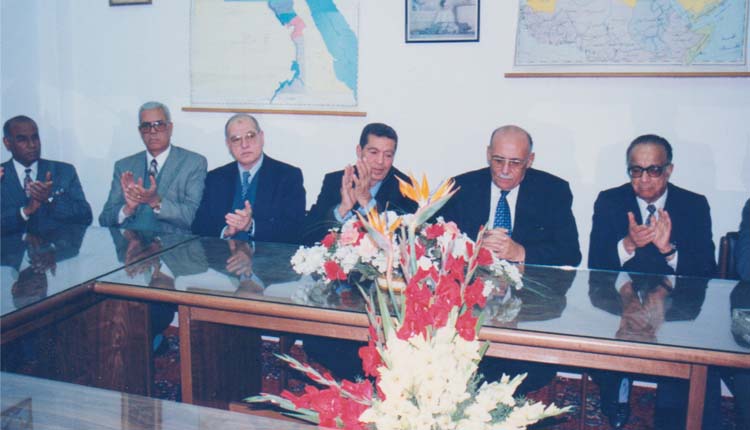 2001 - مجلة العمل - محمود دبور - أحمد العماوي - السيد الطاهري - الصياد - علي بدر - برين عبدالرحمن