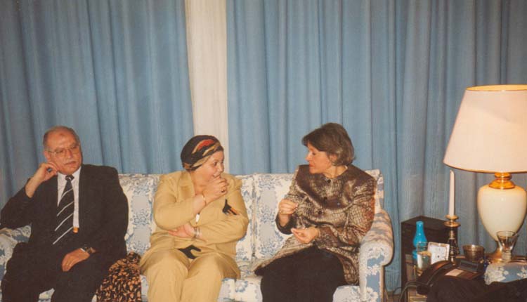 2001 - سويسرا - جينيف - الدكتورة فايزة أبو النجا - الأستاذة عائشة عبدالهادي - الصياد