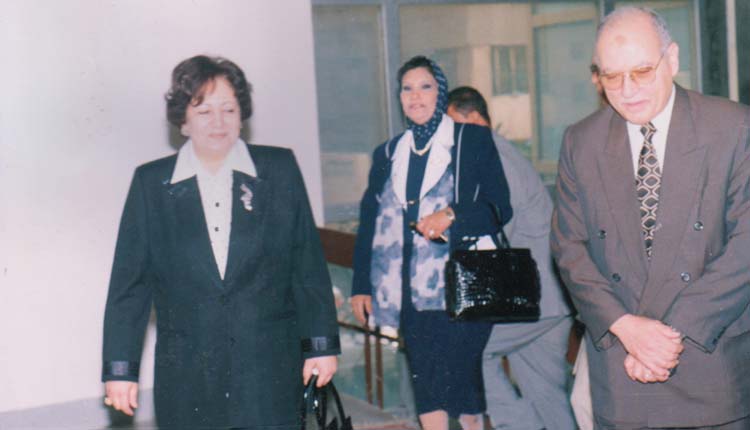 2001 - افتتاح الندوة الشهرية - الصياد - فاطمة الشريف - الدكتورة أمينة الجندي