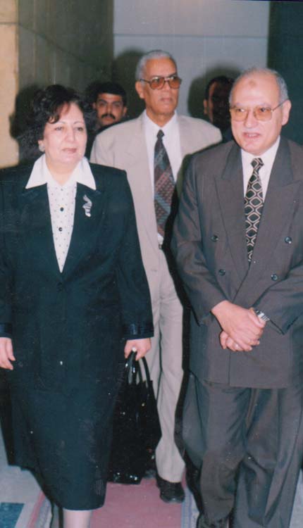 2001 - افتتاح الندوة الشهرية - الصياد - الأستاذ علي بدر - الدكتورة أمينة الجندي