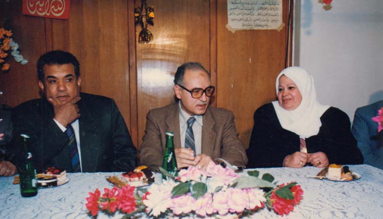 1998 - رئيس الإدارة المركزية للخدمات التأمينية - حفل تقاعد السيدة رجاء مندور - رجاء - الصياد - محمد عوض