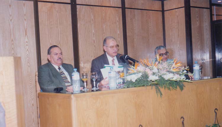 2000 - الاجتماعات الدورية مع العاملين - الصياد - الأستاذ سادات جنيدي - الأستاذ محمود يوسف ( نائبي رئيس الصندوق)