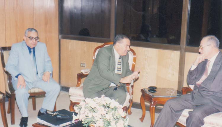 2000 - الاجتماعات الدورية مع العاملين - الصياد - الأستاذ سادات جنيدي - الأستاذ محمود يوسف ( نائبي رئيس الصندوق)