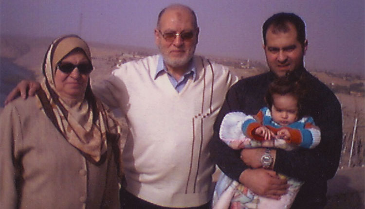 2006 - أسوان - الإبن حامد - الحفيدة لوجين حامد - الزوجة وفاء الجندي